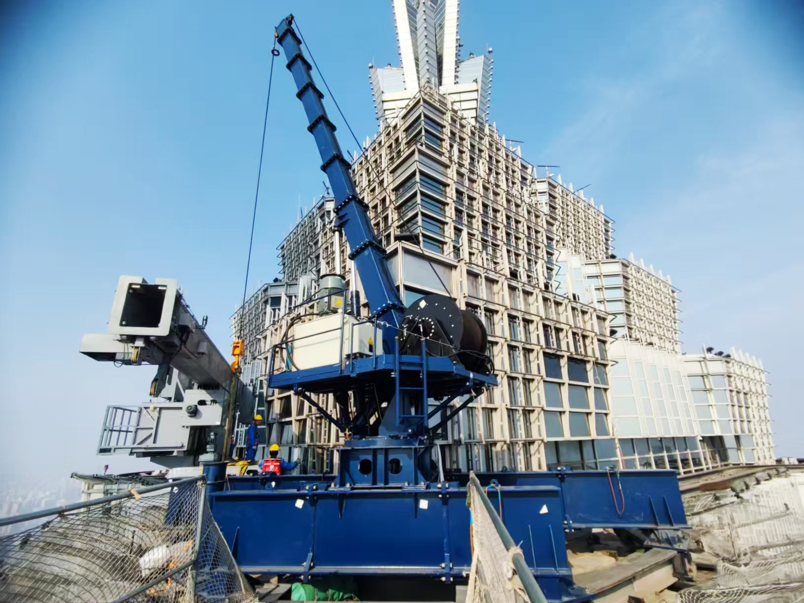 353米高空的 “焕新魔法”!机施集团完成金茂大厦擦窗机更换